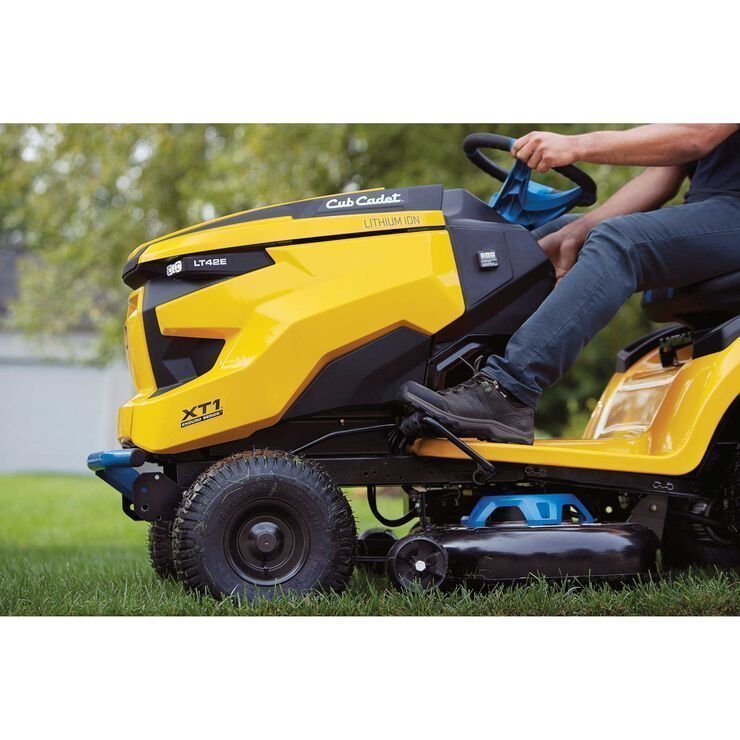 Cub_Cadet_XT1LT42E_2000x20000_5.jpg